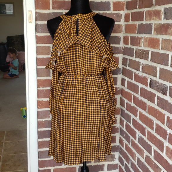 NWOT Yellow Off Shoulder Ruffle Dress Size Small - Picture 6 of 10